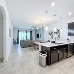 Incredible Thematic 2Br With 2 Clubhouses