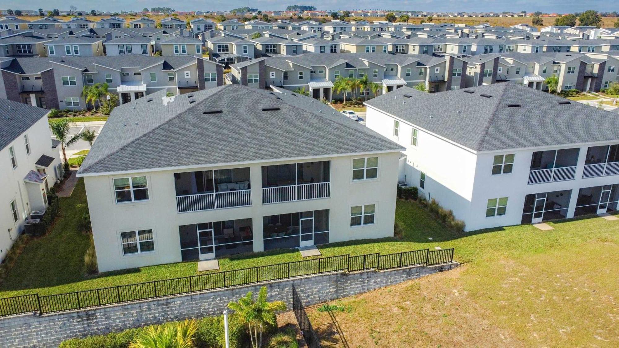 Incredible Thematic 2br With 2 Clubhouses Kissimmee